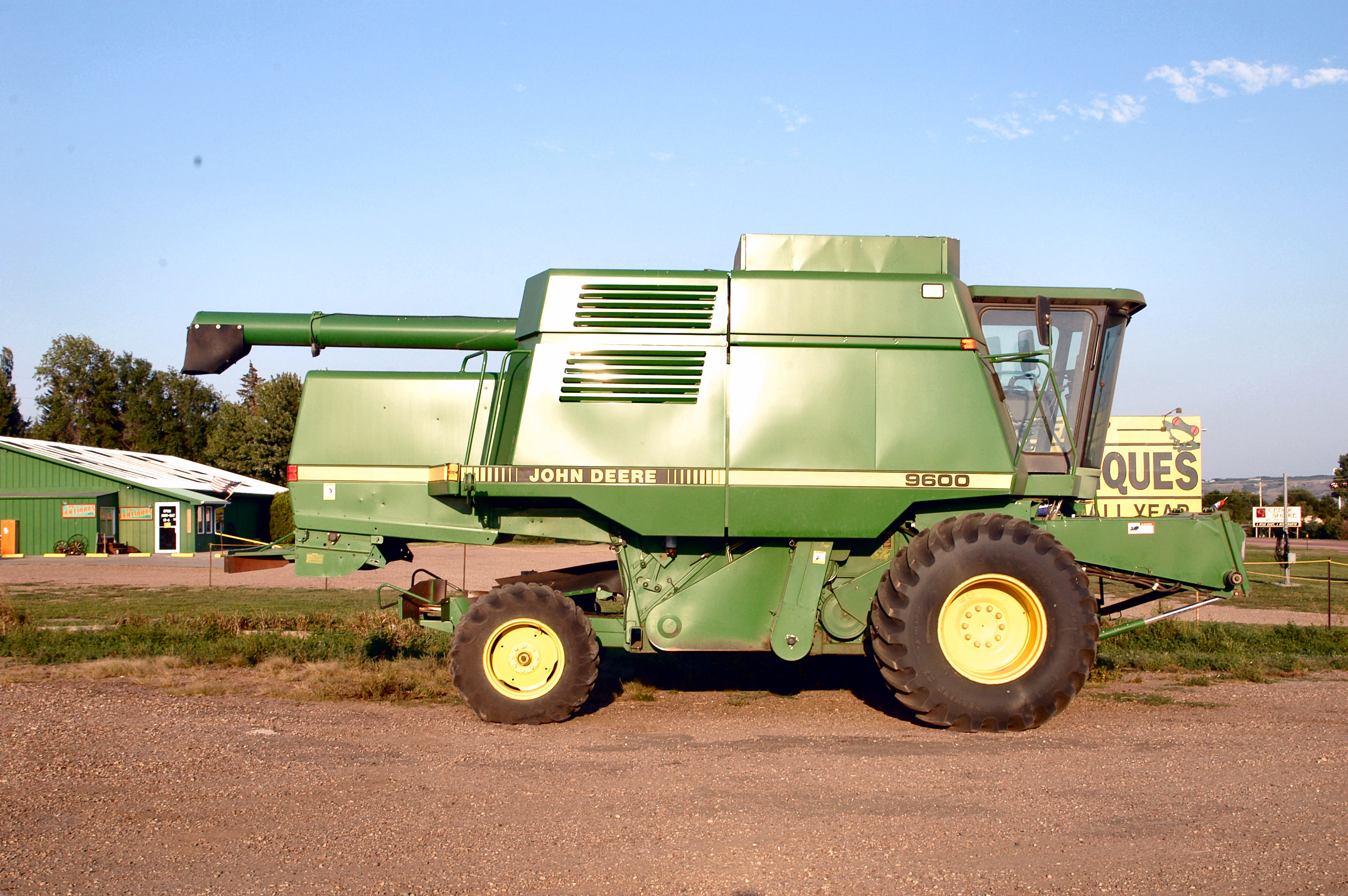 john-deere-9600-combine-grain-tank-capacity