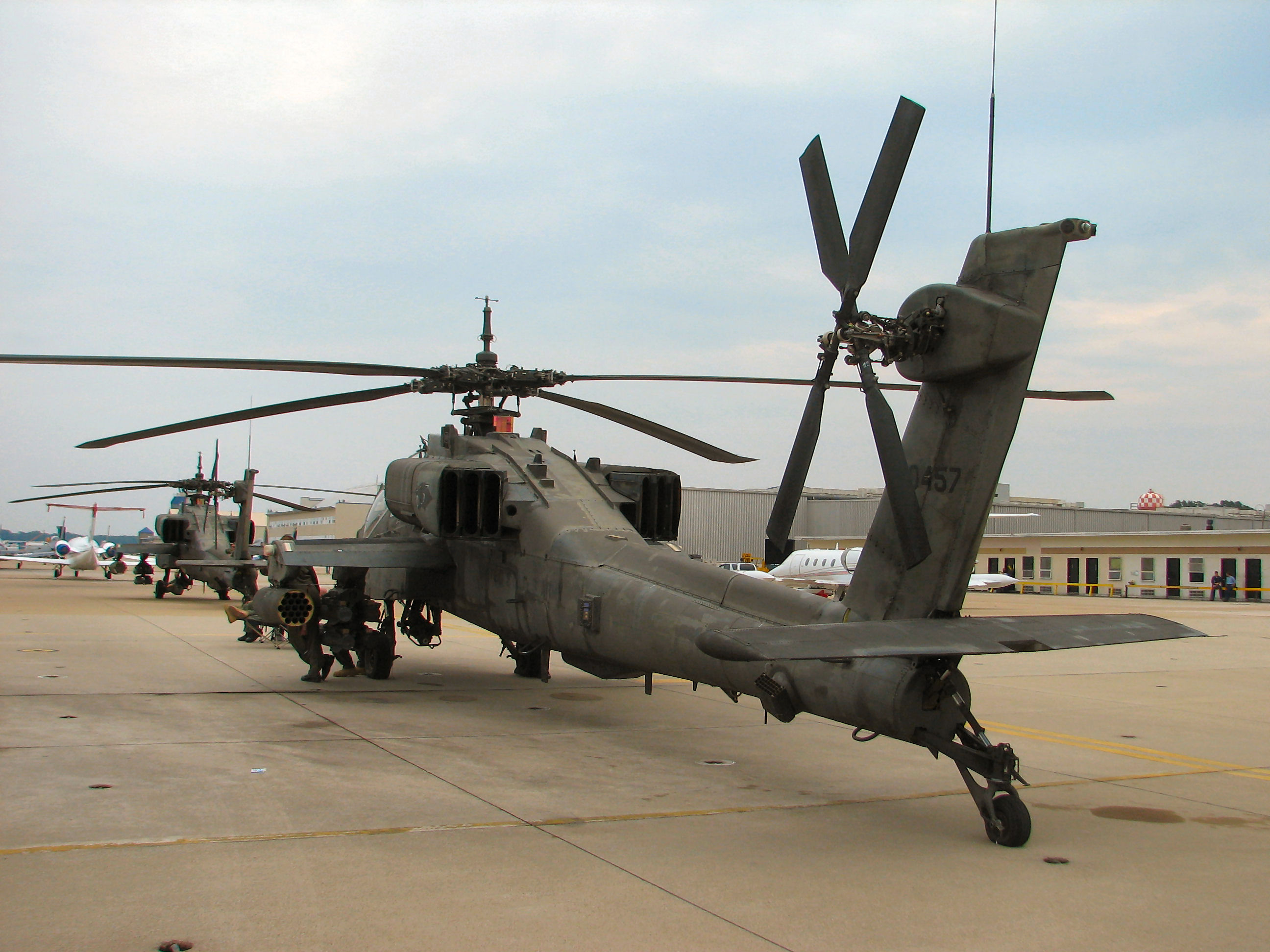 AH 64A Apache Walk Around Page 1