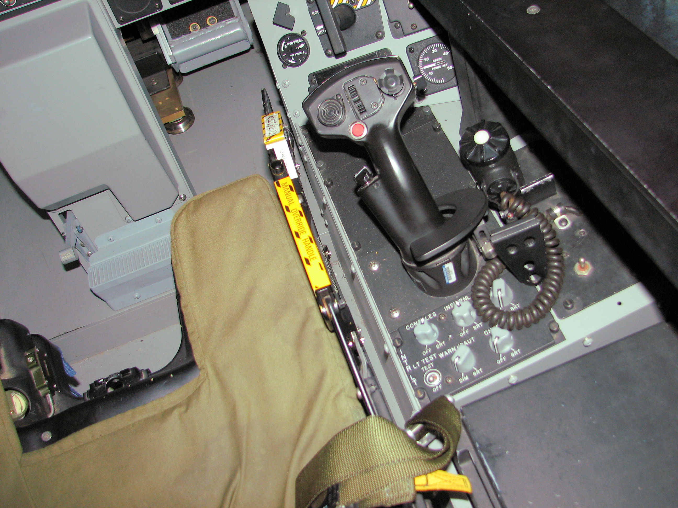 ea 18g growler cockpit