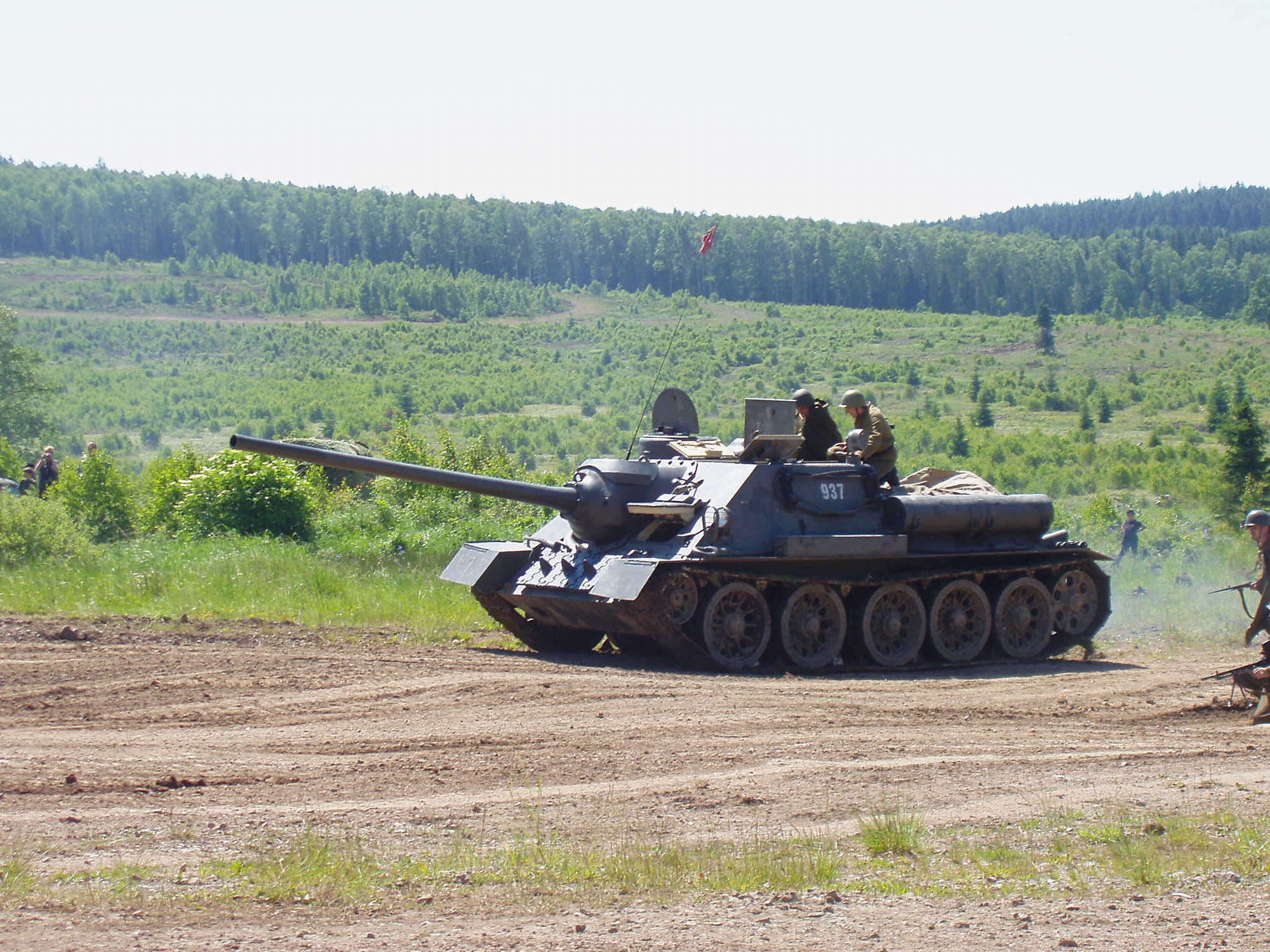 http://data3.primeportal.net/tanks/vojta_micek/su-100/images/su-100_1_of_4.jpg