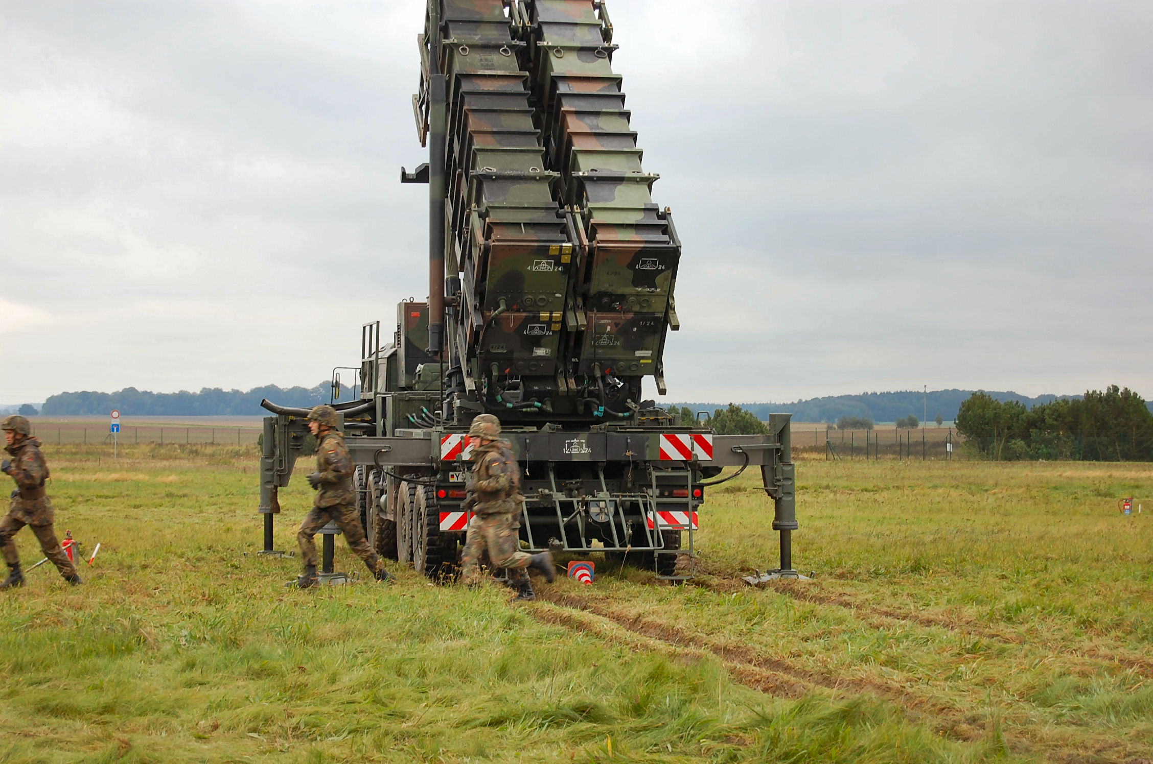 Patriot Missile Battery Setting Up Photos Page 19