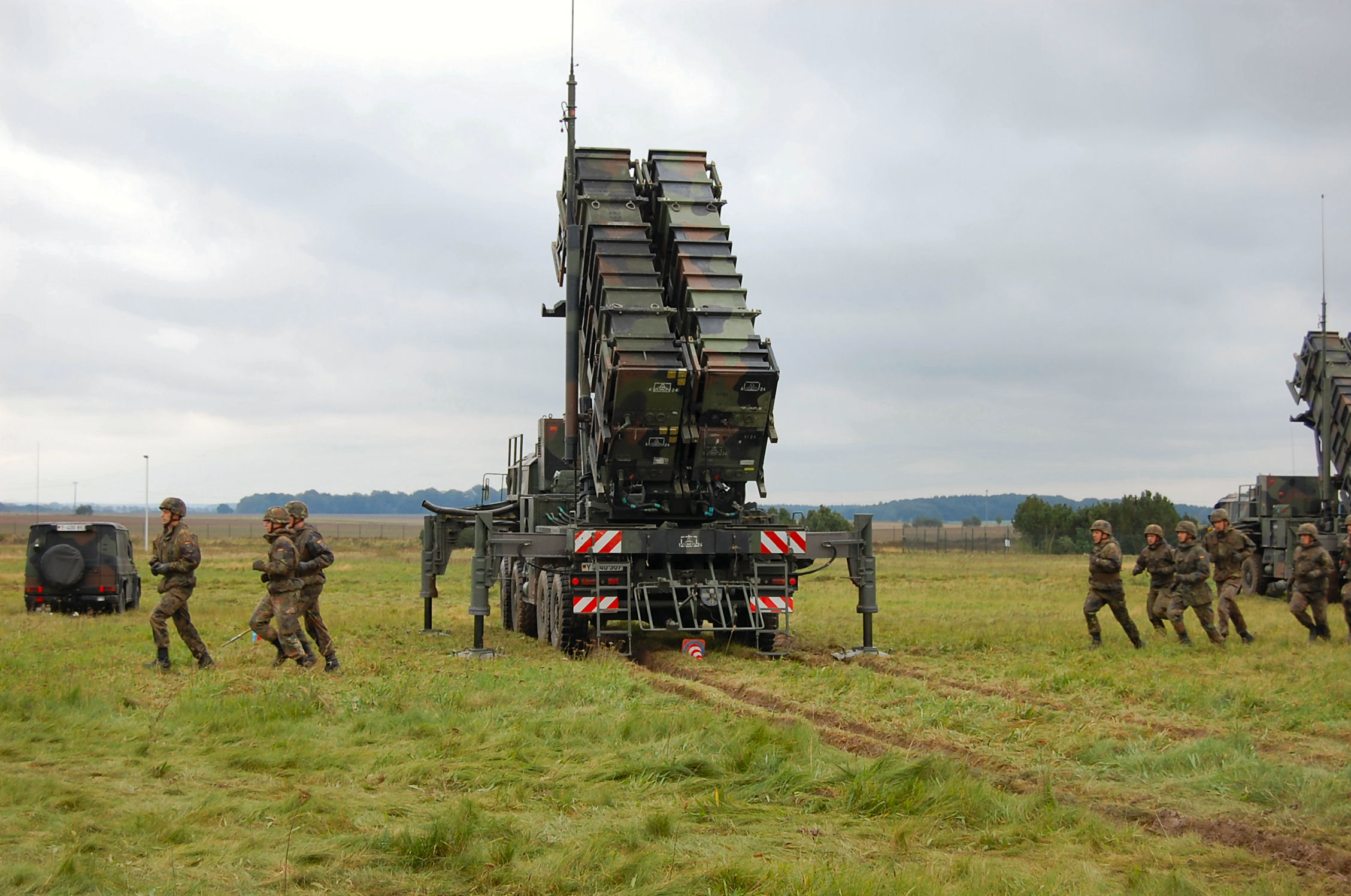 Patriot Missile Battery Setting Up Photos Page 20