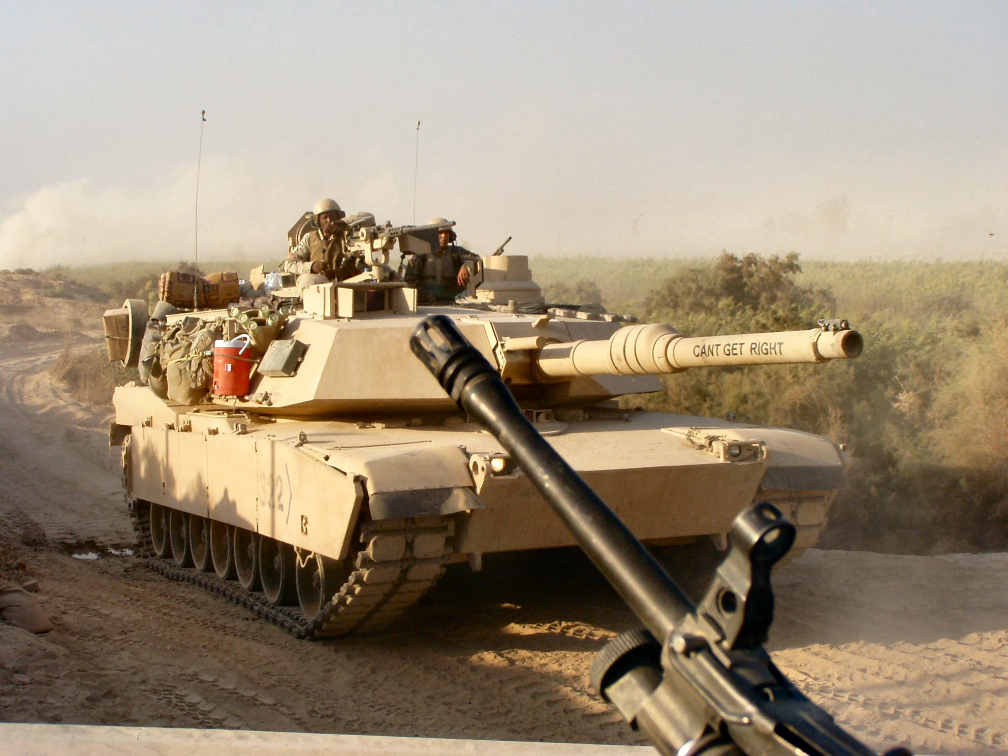 Сколько стоит американский танк абрамс. Абрамс м1а2 Ирак. Abrams Ирак 2003. Танк Абрамс в Ираке. M1 Abrams в Ираке.