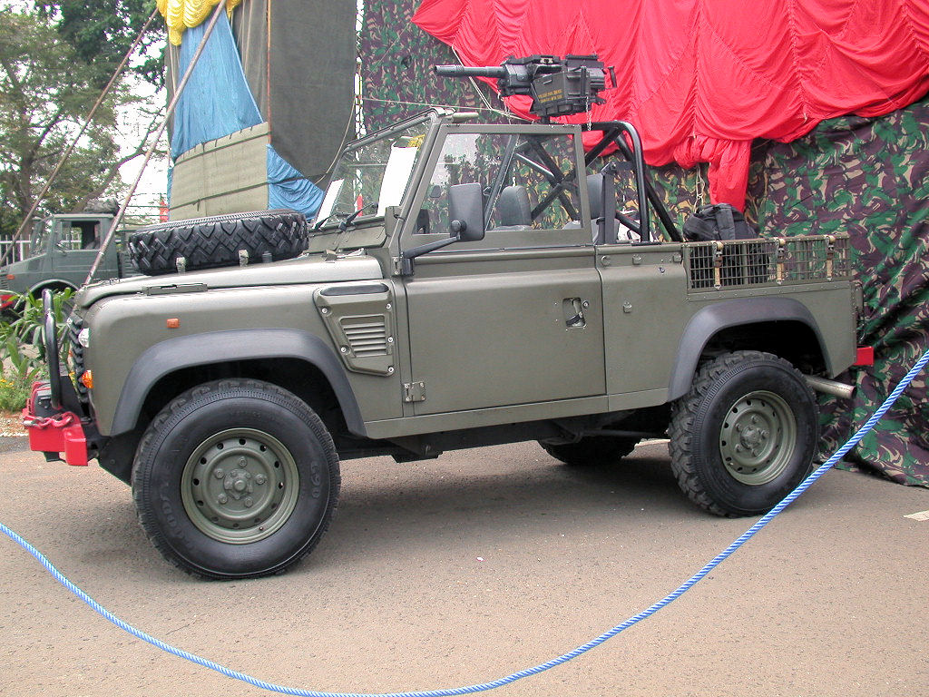 Defender 2.4. Land Rover Army. Дефендер армии Великобритании. Defender Wheel Driver.